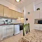 Sandra Apartment *